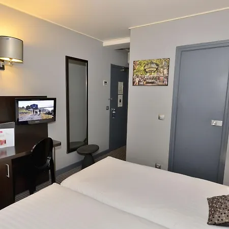 Logis Jardin De Villiers Hotel 3*