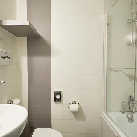 Hotel Logis Jardin De Villiers 3*