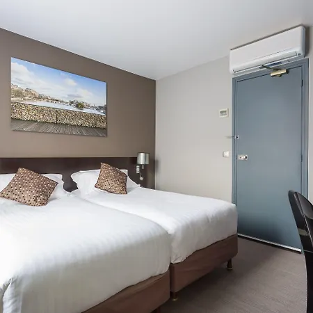 מלון Logis Jardin De Villiers 3*