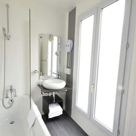 Logis Jardin De Villiers Hotel