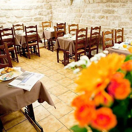 Hotel Logis Jardin De Villiers Parigi