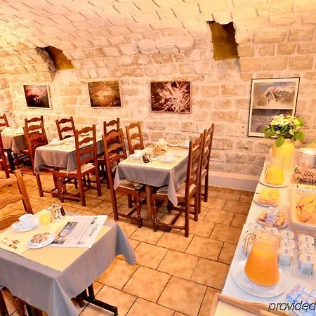 Logis Jardin De Villiers Hotel 3*