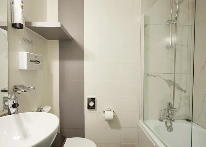 ホテル Logis Jardin De Villiers 3*