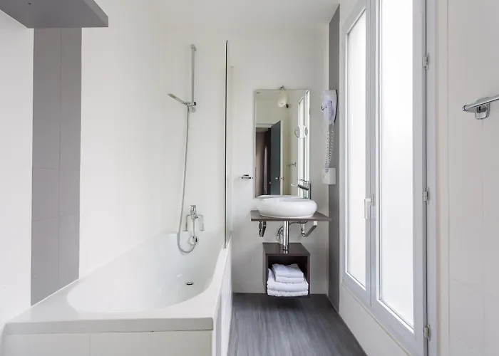 Logis Jardin De Villiers ホテル 3*