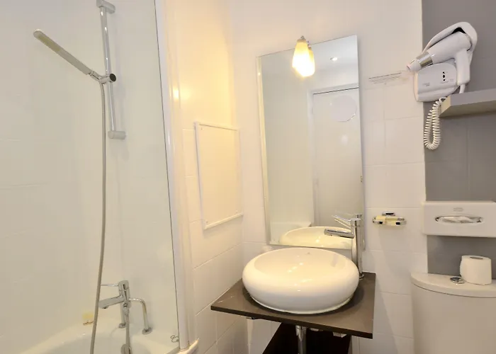 ホテル Logis Jardin De Villiers パリ