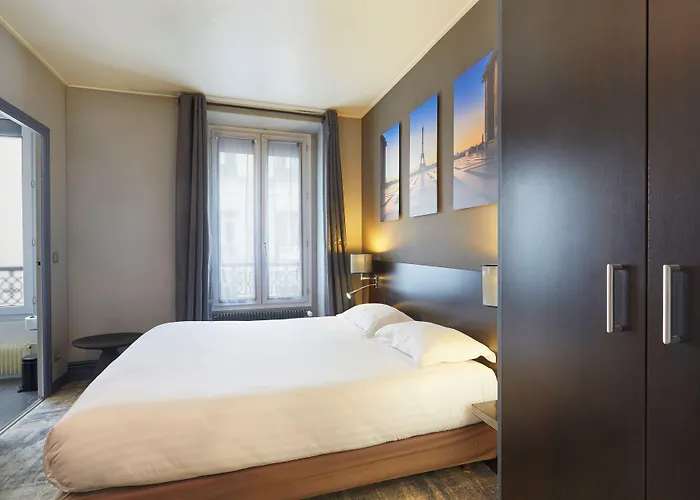 ホテル Logis Jardin De Villiers パリ