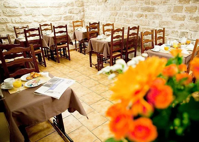 ホテル Logis Jardin De Villiers パリ