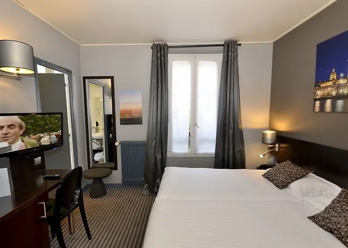 ホテル Logis Jardin De Villiers 3*