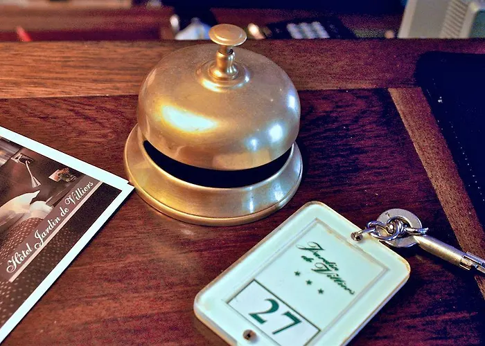 ホテル Logis Jardin De Villiers 3*