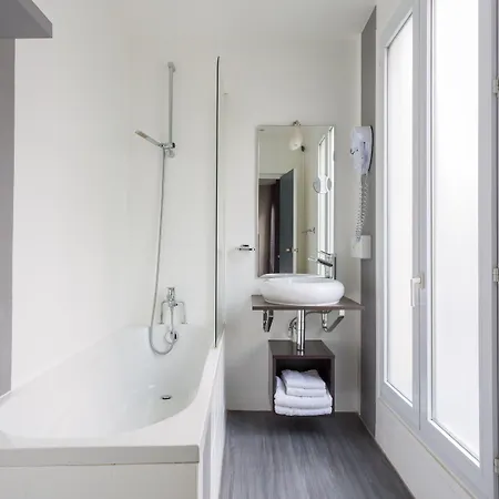 Logis Jardin De Villiers Hotel 3*