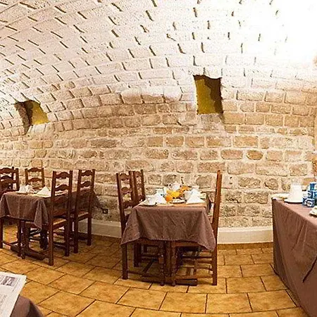 Logis Jardin De Villiers Hotel